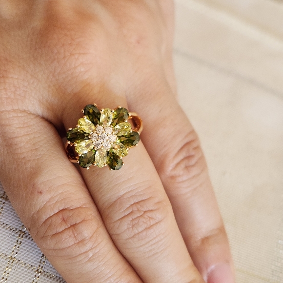 New 18K Gold Plated Peridot Diamond Flower Ring for Womenn - Picture 6 of 13
